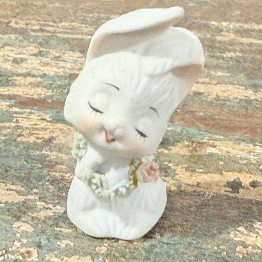 Miniature Bunny Rabbit Vintage Kitsch Wreath Figurine Mini Shelf Display‎
